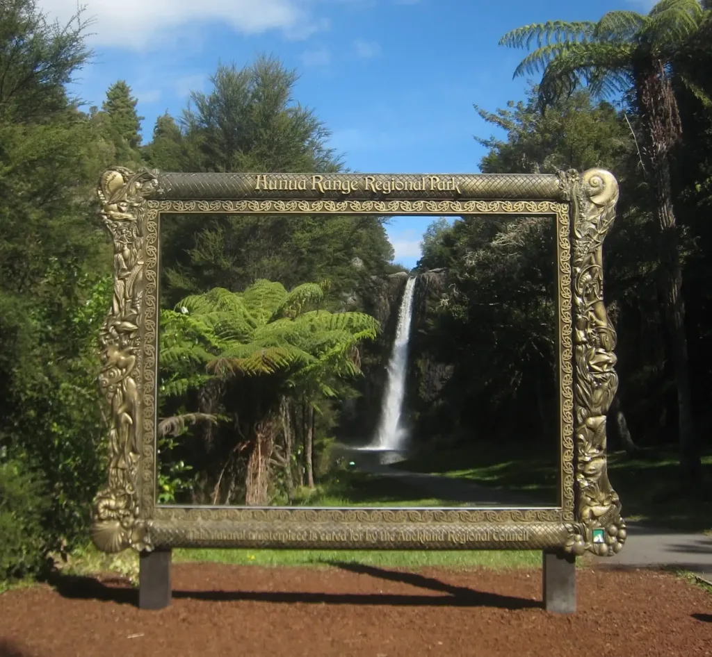 Рама для водопада в Новой Зеландии