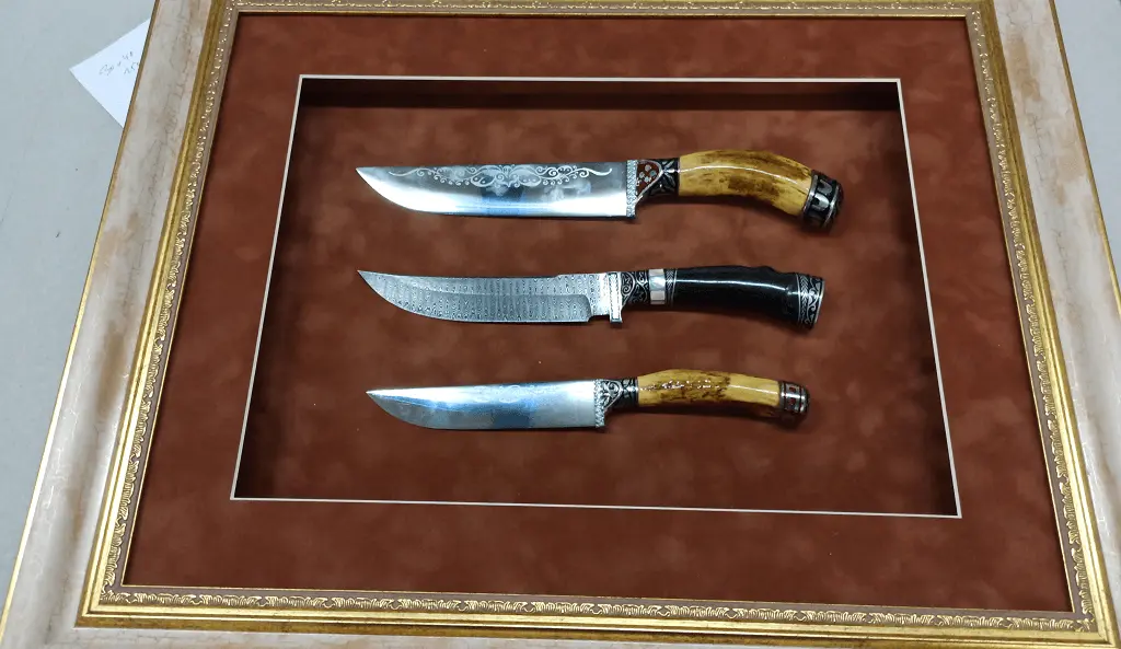 Оформление ножей в багет